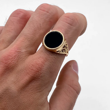 54 FLORAL GOLD OYNX SAINT GEORGE FACE SOVEREIGN SIGNET RING