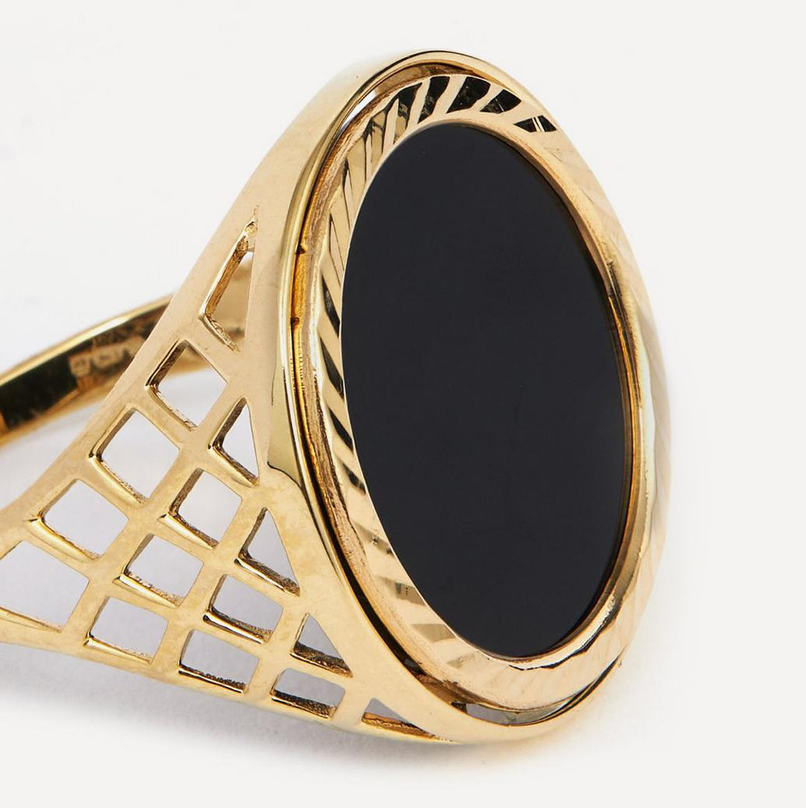 54 FLORAL 9ct GOLD 375 ONYX ELEMENT FACE SOVEREIGN SIGNET RING