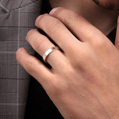 54 FLORAL 6mm BAND SIGNET RING - GOLD