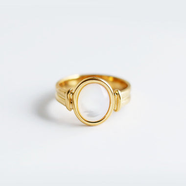 54 FLORAL WHITE ORNATE ONYX SIGNET RING - GOLD