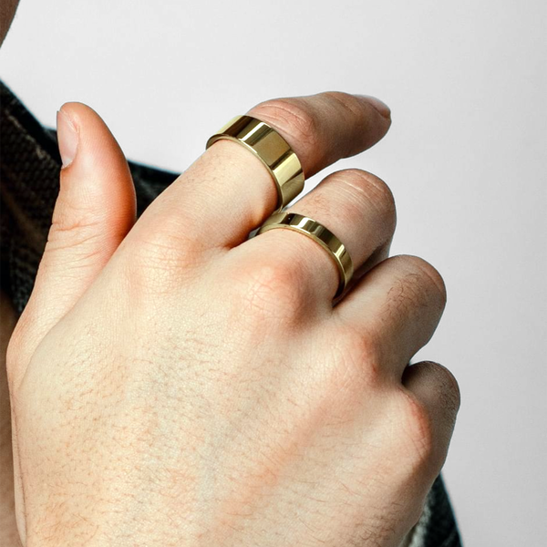 54 FLORAL 8mm BAND SIGNET RING - GOLD